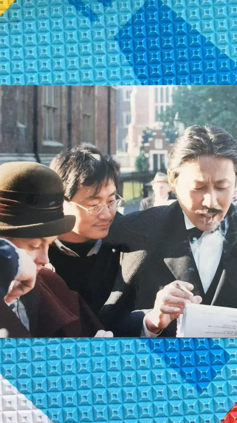 Greg Chen on location interpreting for Chen Daoming during a television drama production